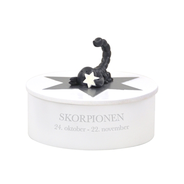 Stjernetegns smykkeskrin Skorpionen med navn. Kids by Friis